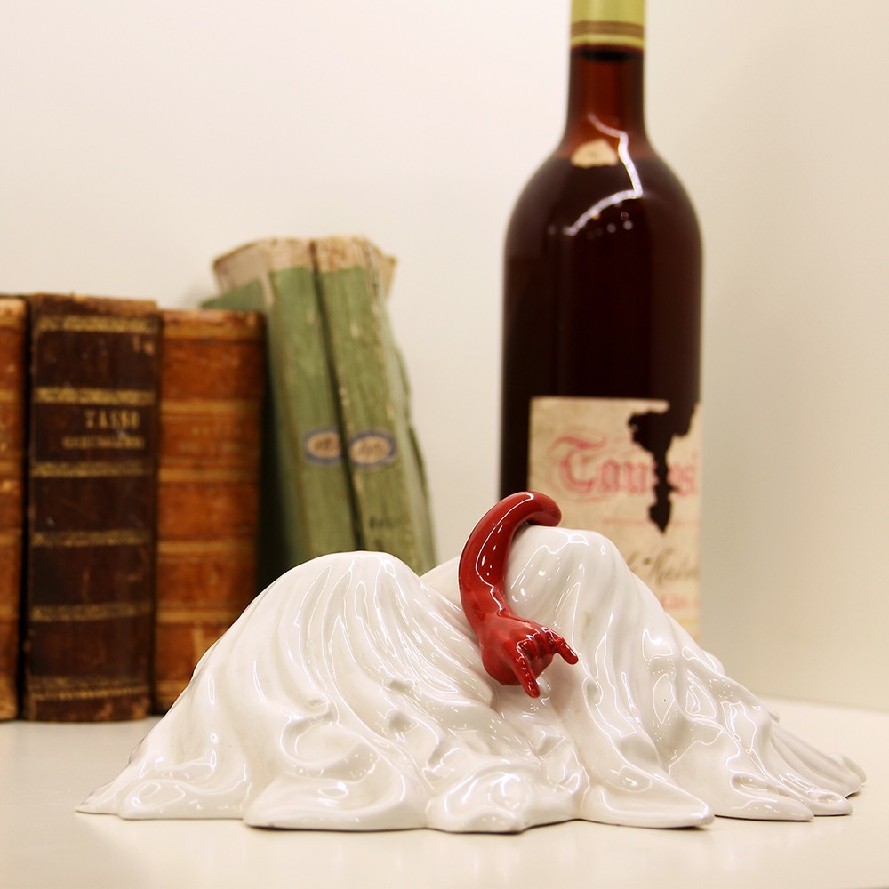 scultura-la-napoli-misteriosa-vesuvio-con-mano-lava (2)