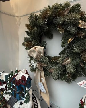 GHIRLANDA VERDE DI ABETE CON FIOCCO VELLUTO AVORIO