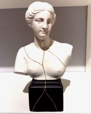 SBORDONE BUSTO VENERE CON VENATURE DORATE MEDIO